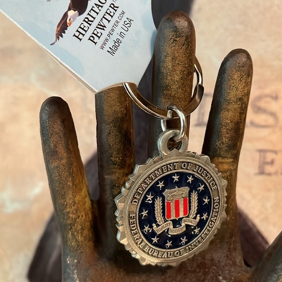 NWT Heritage Pewter FBI Key Fob Made in USA Unisex - Picture 2 of 3